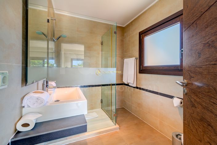 Image No.33-3 Bed Townhouse for sale