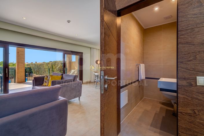 Image No.42-3 Bed Townhouse for sale