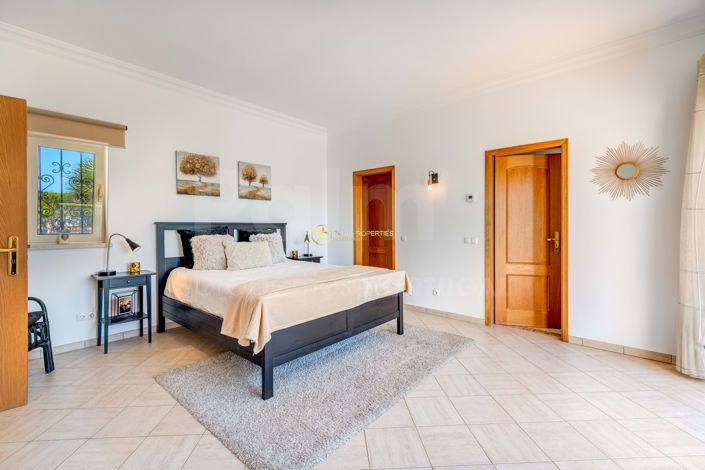 Image No.18-5 Bed Villa for sale