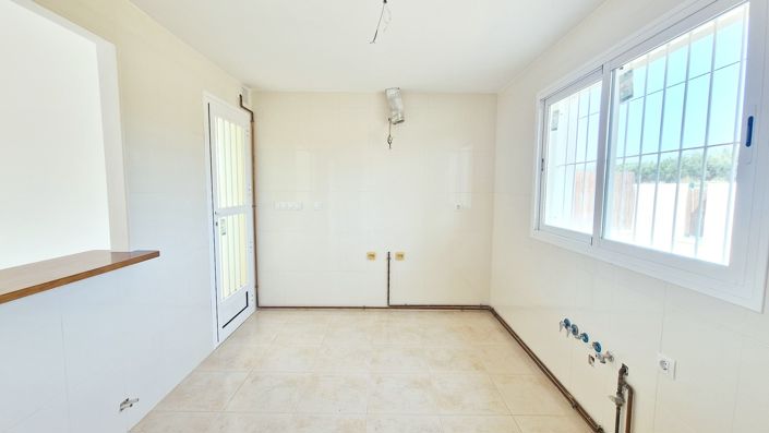 Image No.11-3 Bed Villa for sale