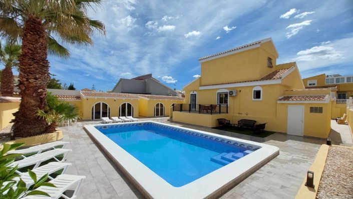 Image No.1-3 Bed Villa for sale