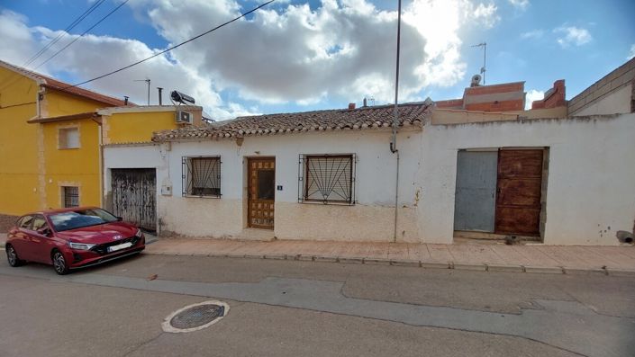 Image No.1-4 Bed Townhouse for sale