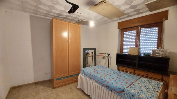 Image No.18-4 Bed Townhouse for sale