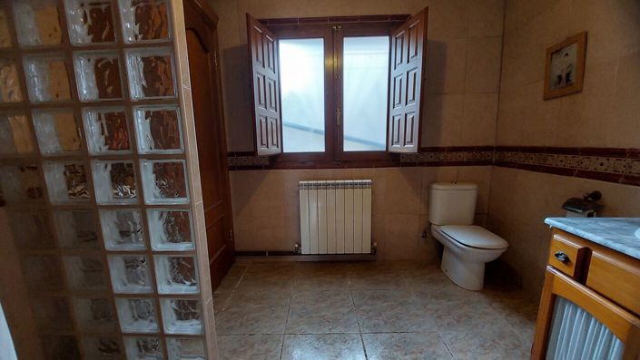 Image No.19-4 Bed Townhouse for sale