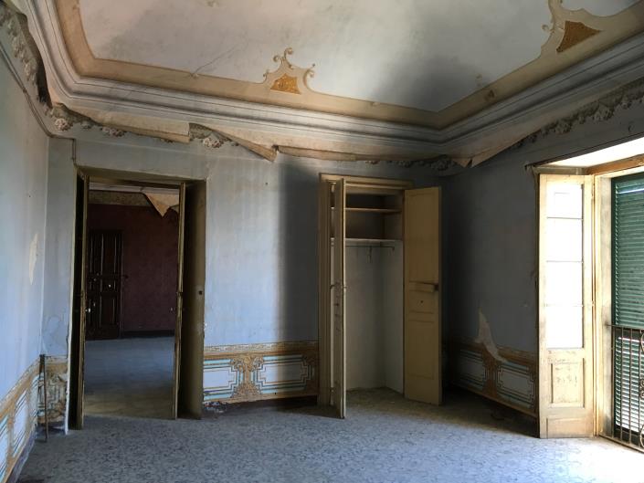 Image No.10-6 Bed Townhouse for sale