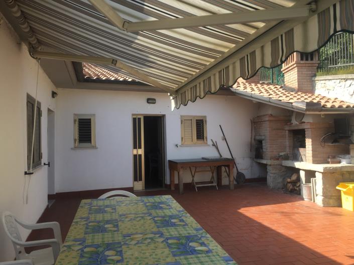 Image No.11-4 Bed Country Property for sale