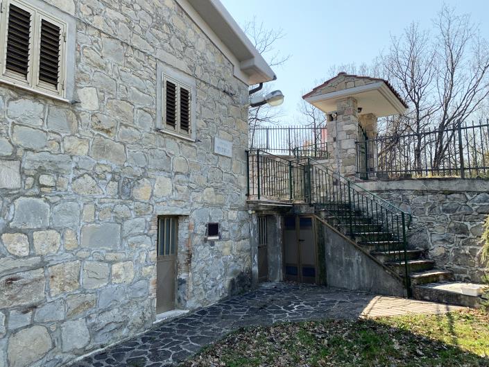 Image No.2-4 Bed Country Property for sale