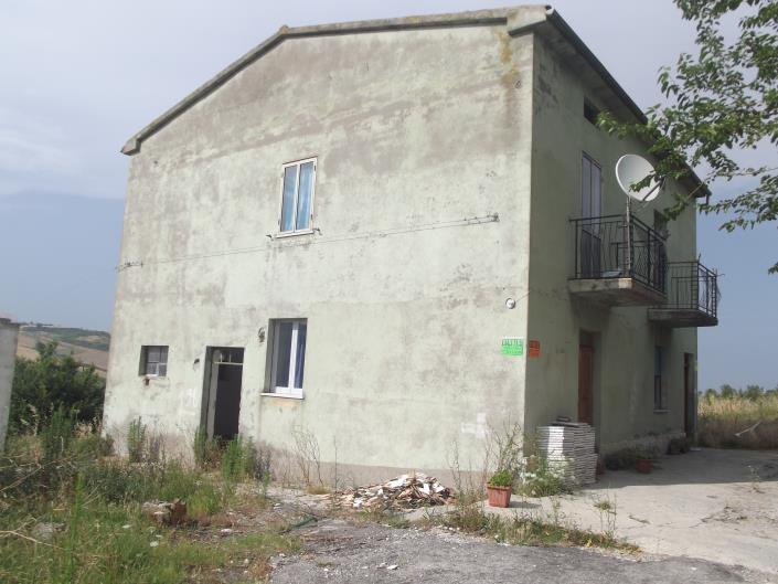 Image No.19-3 Bed Farmhouse for sale