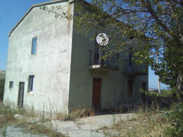 Image No.24-3 Bed Farmhouse for sale