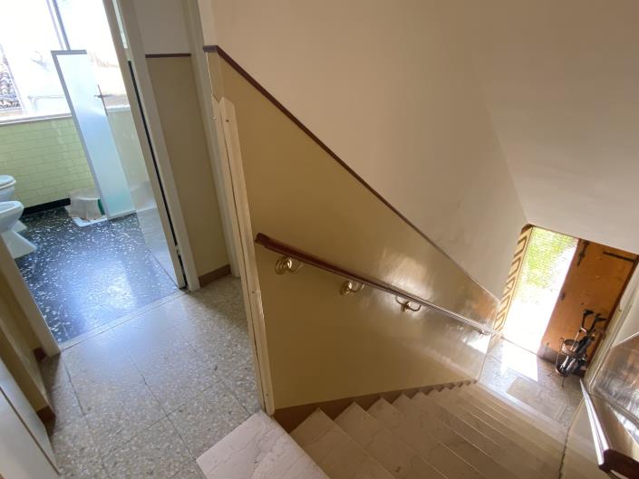 Image No.8-2 Bed House for sale