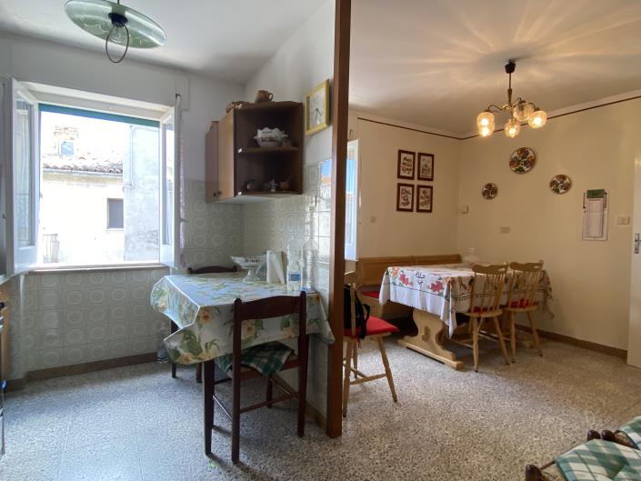 Image No.4-2 Bed House for sale