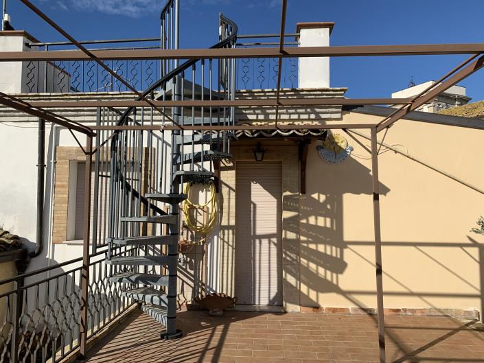 Image No.32-3 Bed Townhouse for sale