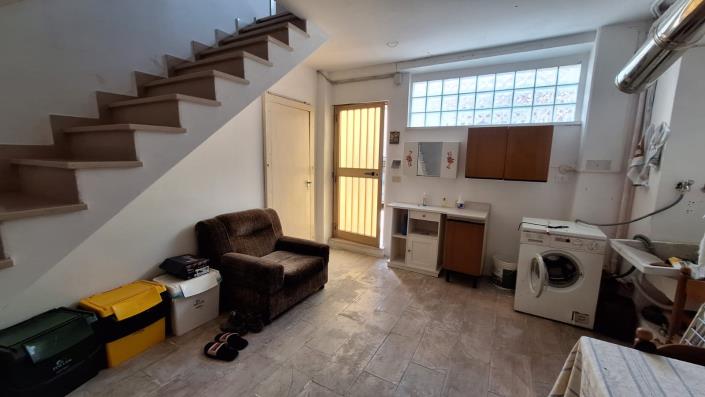 Image No.18-1 Bed Townhouse for sale