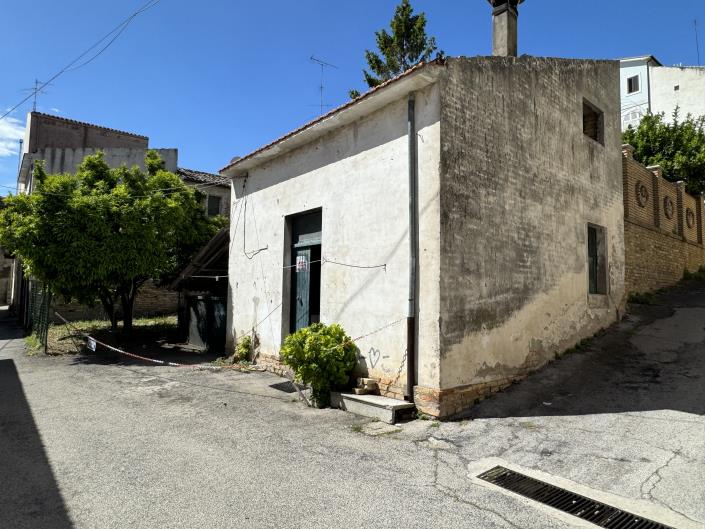 Image No.28-1 Bed Townhouse for sale