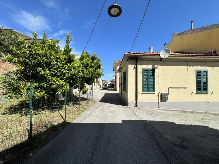 Image No.33-1 Bed Townhouse for sale