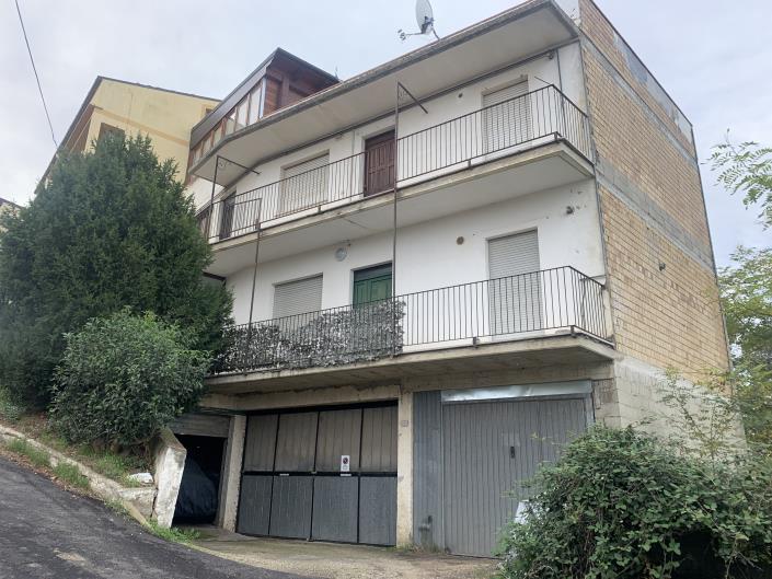 Image No.1-5 Bed Property for sale