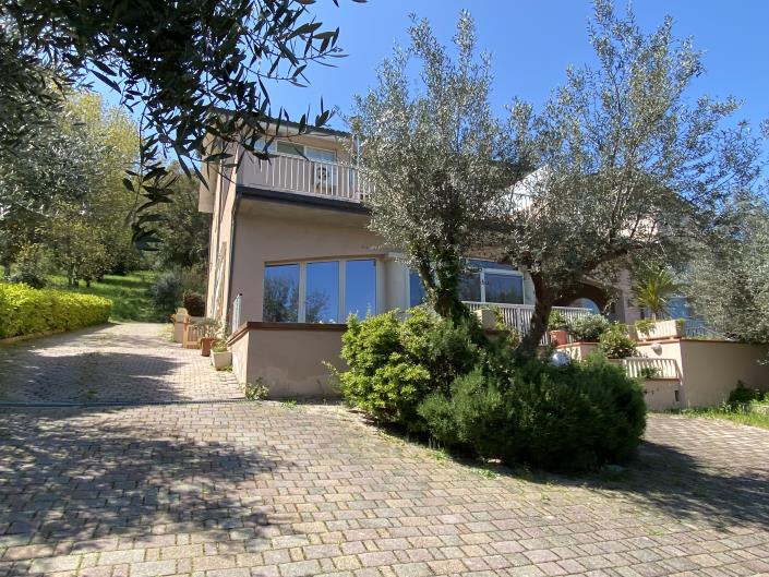 Image No.40-2 Bed Apartment for sale