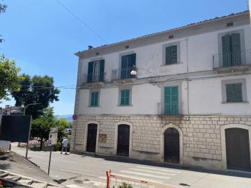 1 - Bomba, Apartment