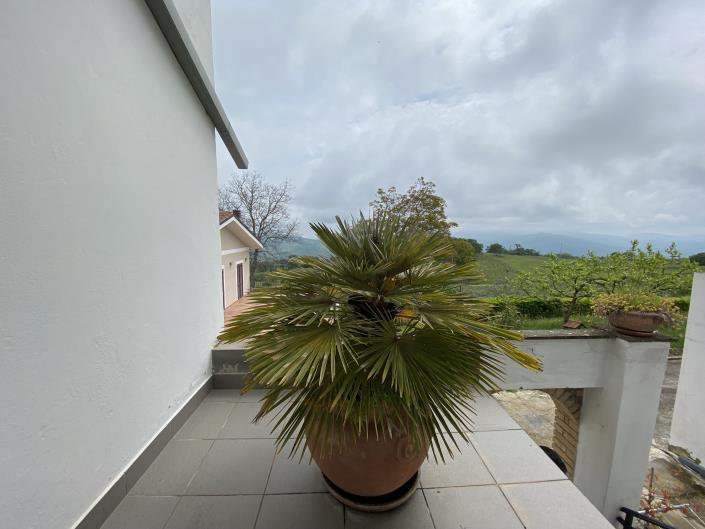 Image No.18-3 Bed House for sale