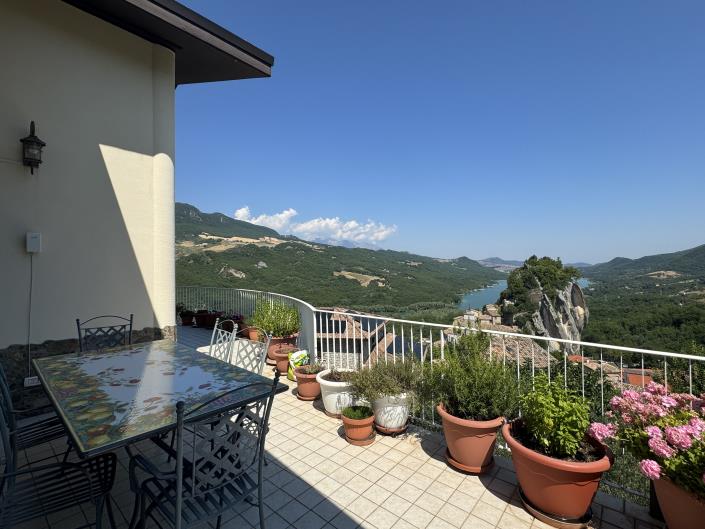 Image No.40-5 Bed Villa / Detached for sale