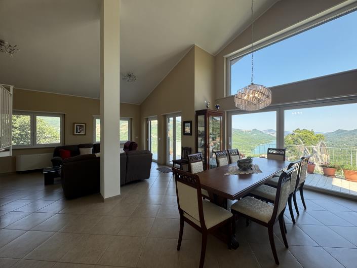 Image No.5-5 Bed Villa / Detached for sale