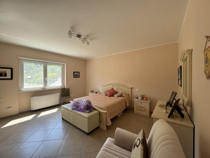 Image No.10-5 Bed Villa / Detached for sale