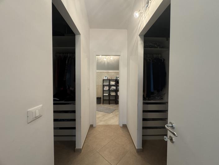 Image No.11-5 Bed Villa / Detached for sale