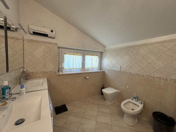 Image No.26-5 Bed Villa / Detached for sale