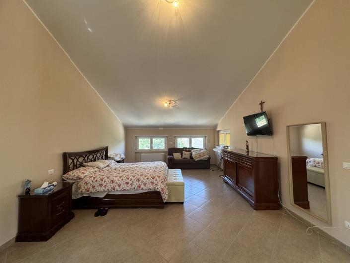 Image No.8-5 Bed Villa / Detached for sale