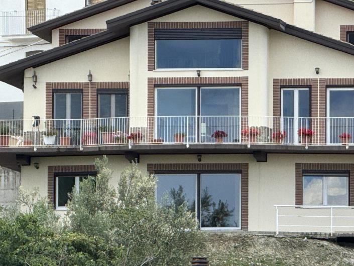 Image No.2-5 Bed Villa / Detached for sale