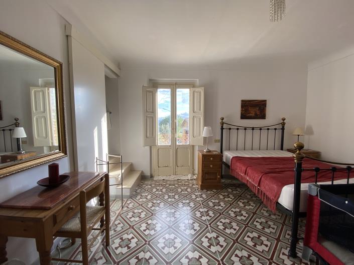 Image No.19-3 Bed House for sale