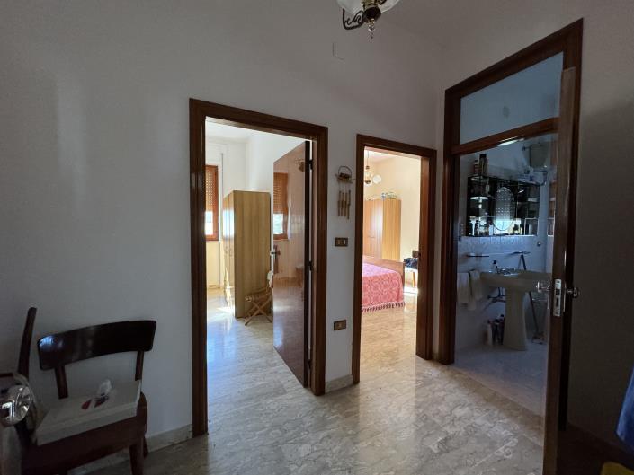 Image No.11-6 Bed Farmhouse for sale