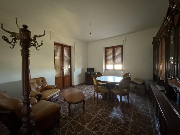 Image No.12-6 Bed Farmhouse for sale