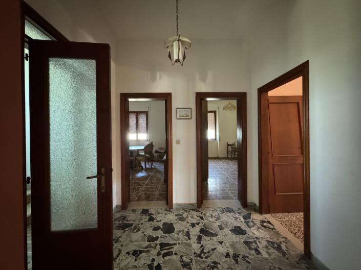 Image No.8-6 Bed Farmhouse for sale