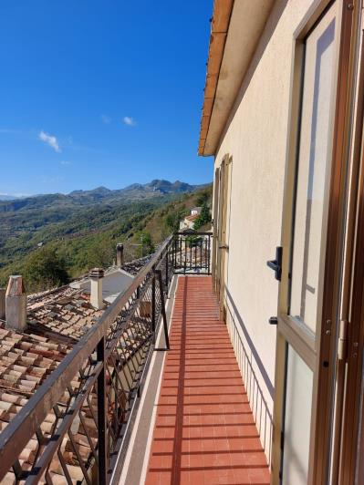 Image No.2-4 Bed Townhouse for sale