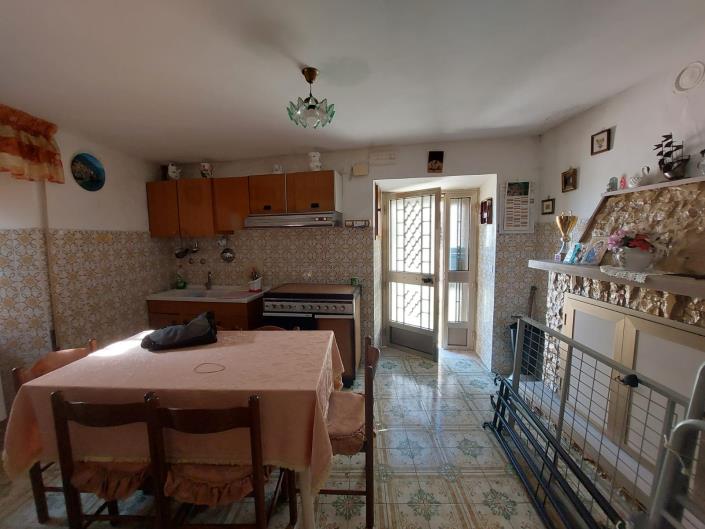 Image No.7-4 Bed Townhouse for sale