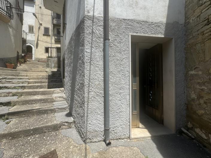 Image No.5-2 Bed Townhouse for sale