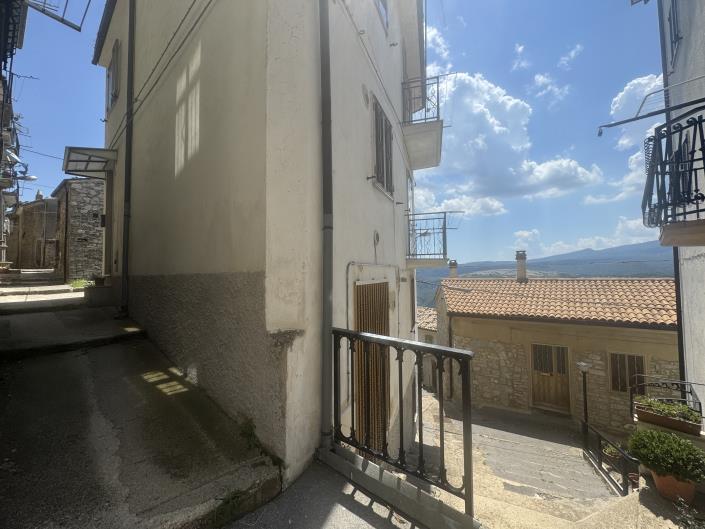 Image No.42-2 Bed Townhouse for sale