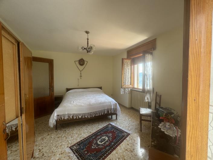 Image No.25-2 Bed Townhouse for sale