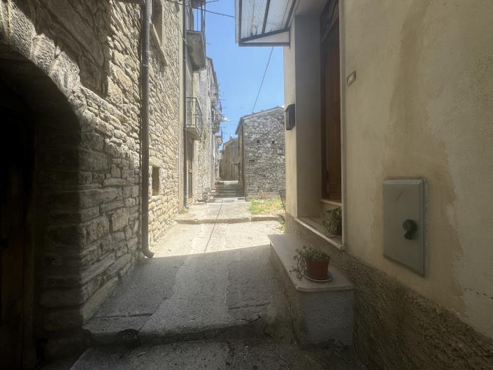 Image No.39-2 Bed Townhouse for sale