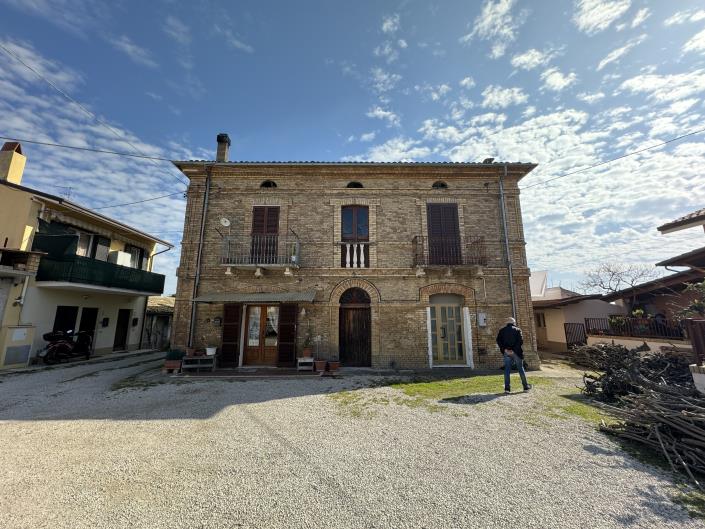 Image No.1-5 Bed House/Villa for sale