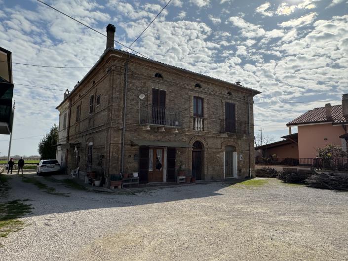 Image No.33-8 Bed Villa / Detached for sale