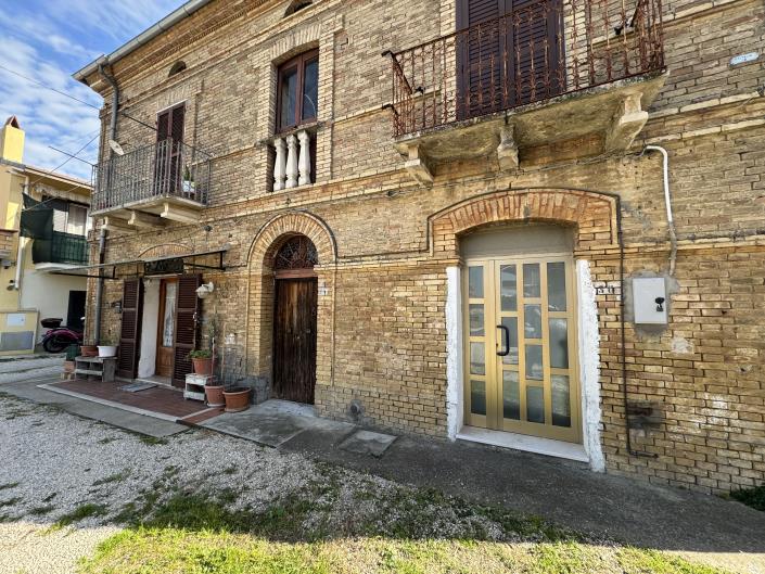 Image No.34-8 Bed Villa / Detached for sale