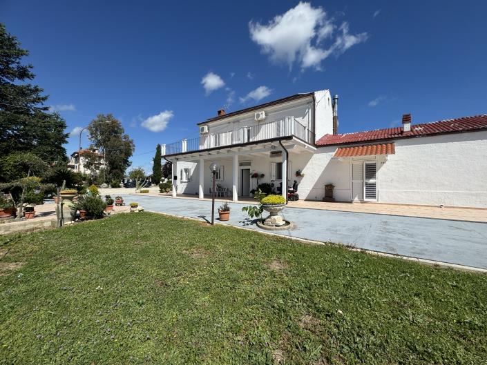 Image No.21-3 Bed Villa / Detached for sale