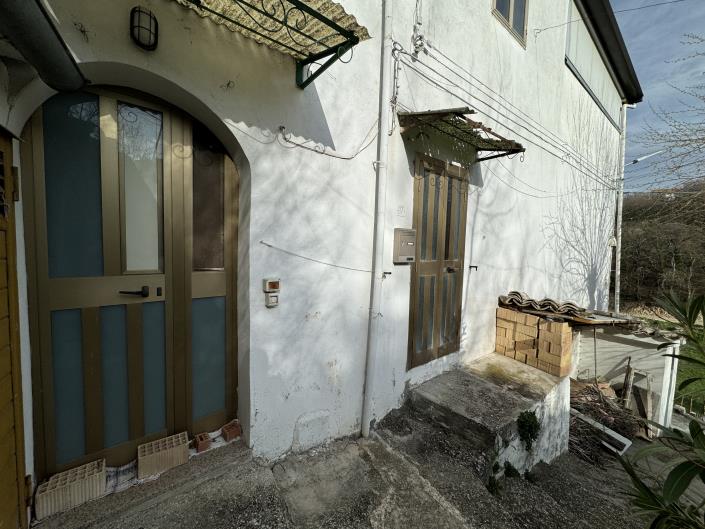 Image No.18-2 Bed House for sale