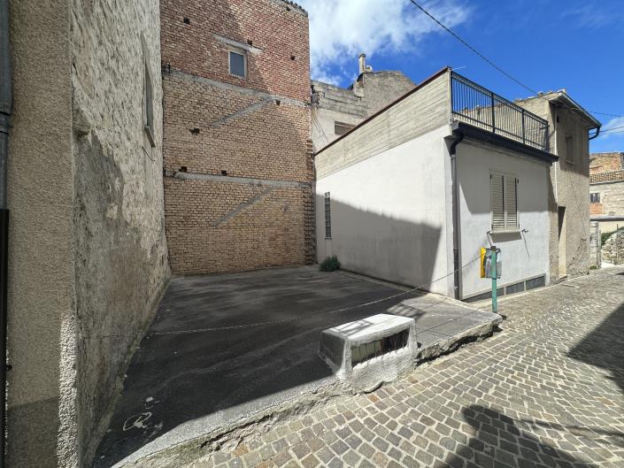 Image No.23-2 Bed Townhouse for sale