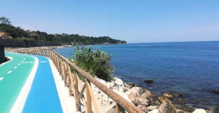 Image No.39-2 Bed Townhouse for sale