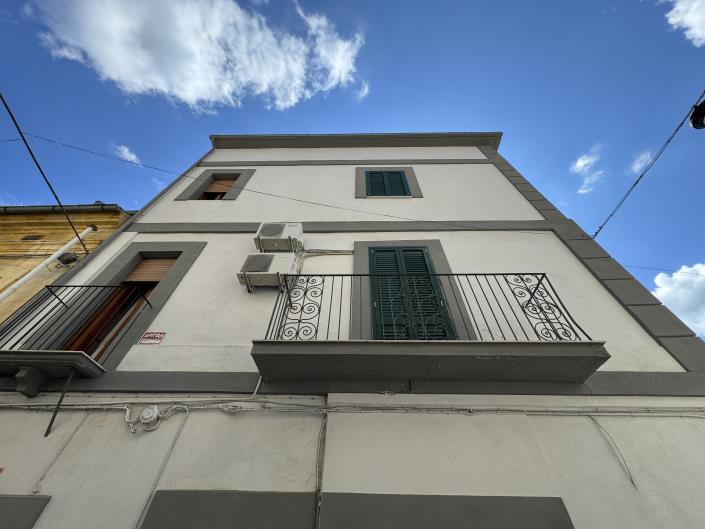 Image No.52-2 Bed Townhouse for sale