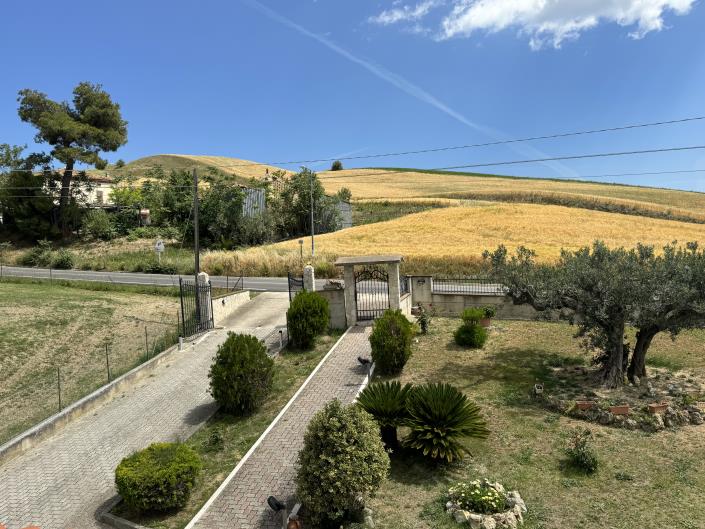 Image No.2-6 Bed Villa for sale