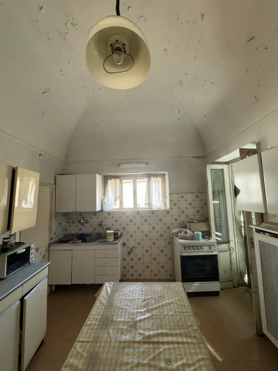 Image No.11-8 Bed Townhouse for sale